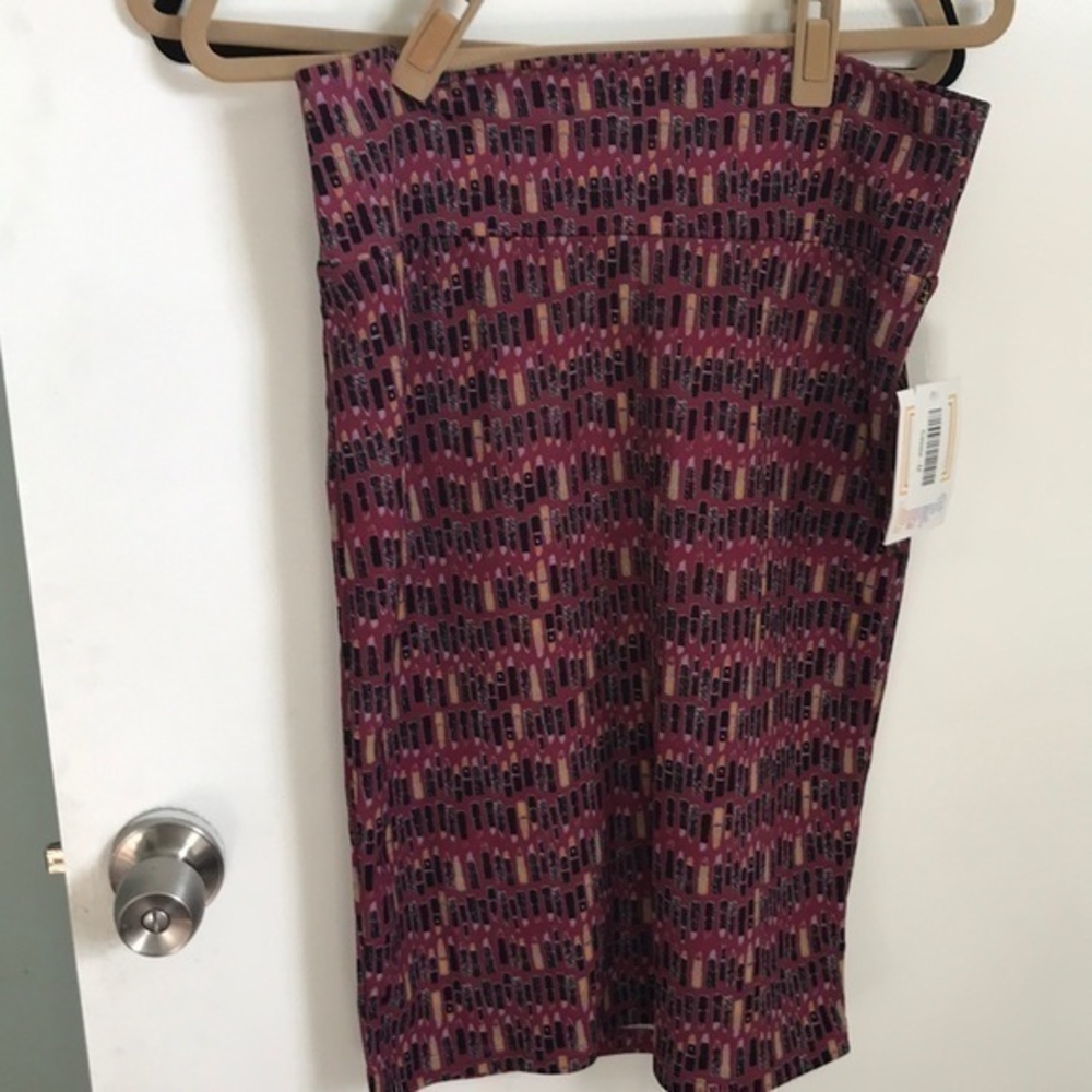 LulaRoe lipstick print skirt